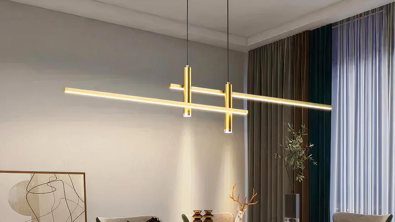IMG_08_2024_suspension_salle_manger_doree_design_luxueux_03-image-1.jpg