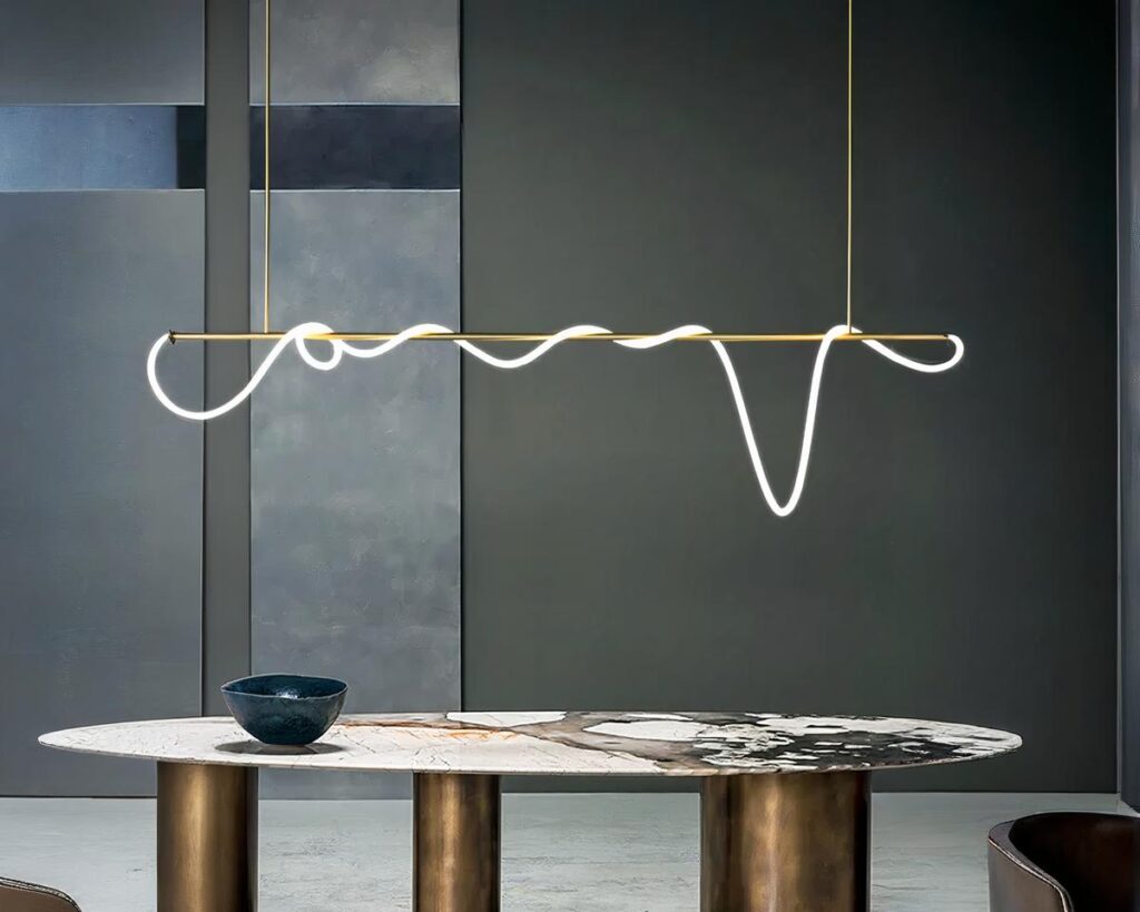 Suspension salle à manger moderne et originale au-dessus d'une table