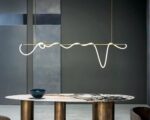 Suspension salle à manger moderne et originale au-dessus d'une table