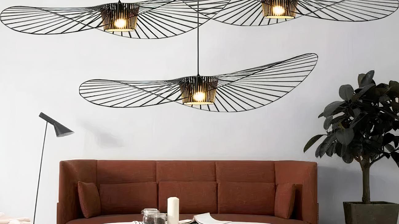 IMG_08_2024_suspension_salon_noire_style_moderne_03-image-3.jpg