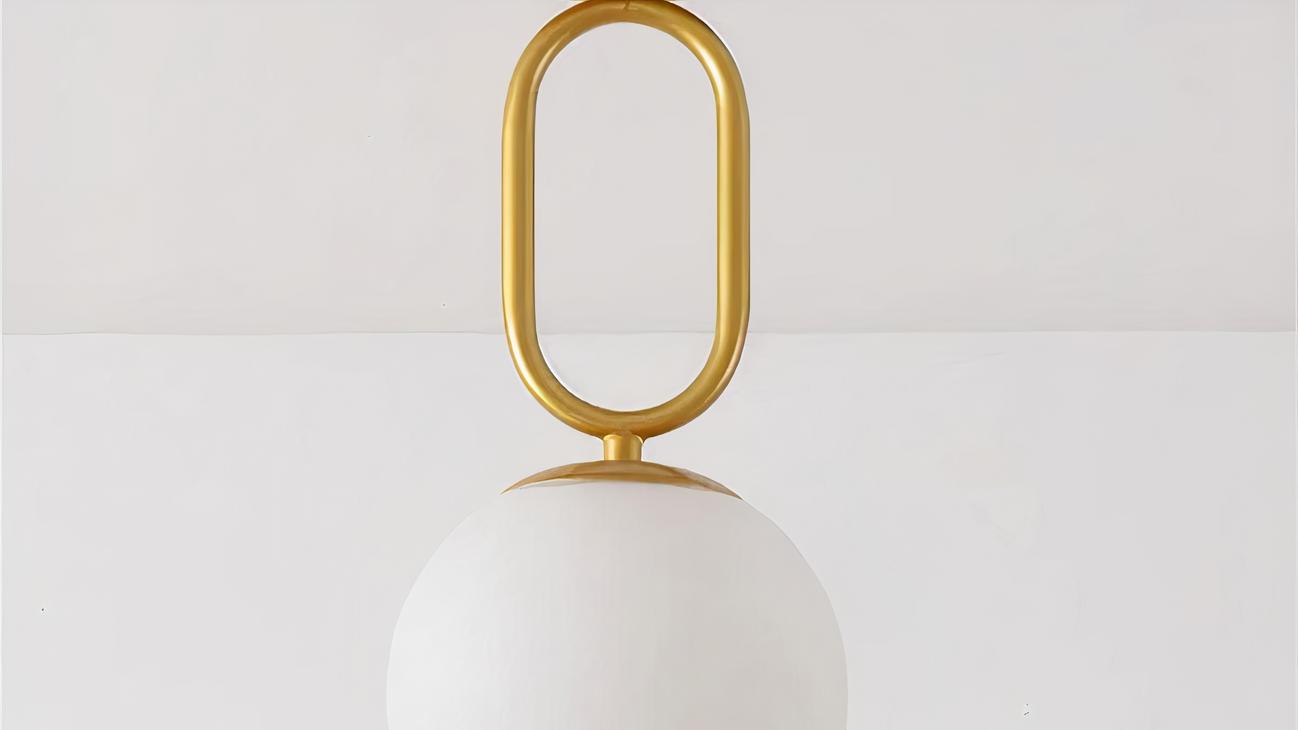 IMG_08_2024_suspension_scandinave_doree_luxueuse_01-image-1.jpg