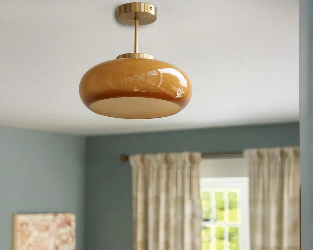 Suspension scandinave épurée en pierre de verre au plafond