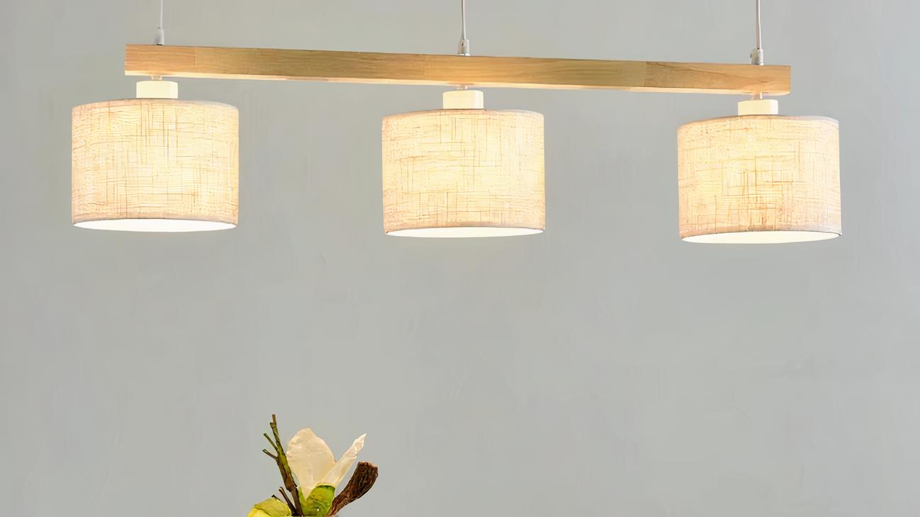 IMG_08_2024_suspension_trois_lampes_chic_raffinee_bois_2-image-1.jpg