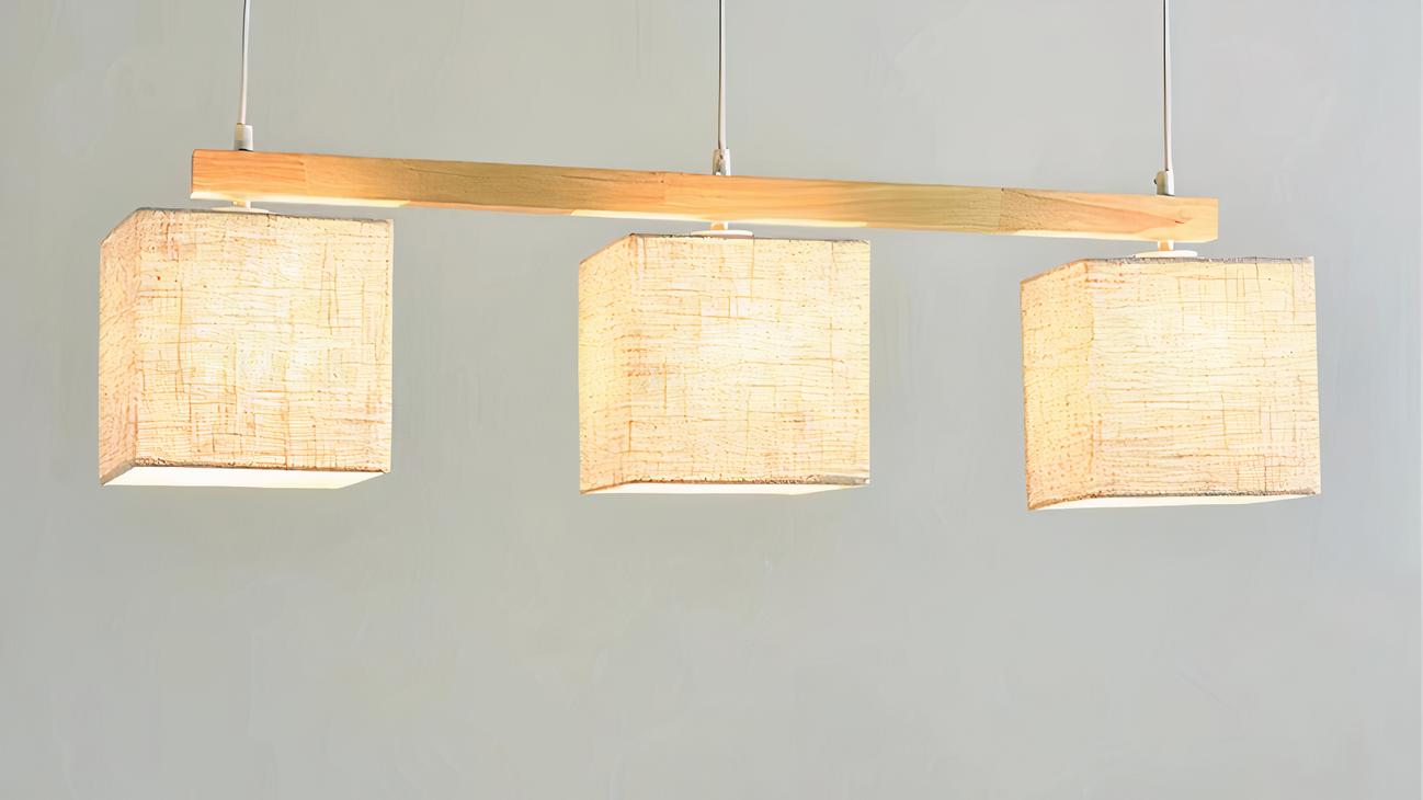 IMG_08_2024_suspension_trois_lampes_chic_raffinee_bois_3-image-3.jpg