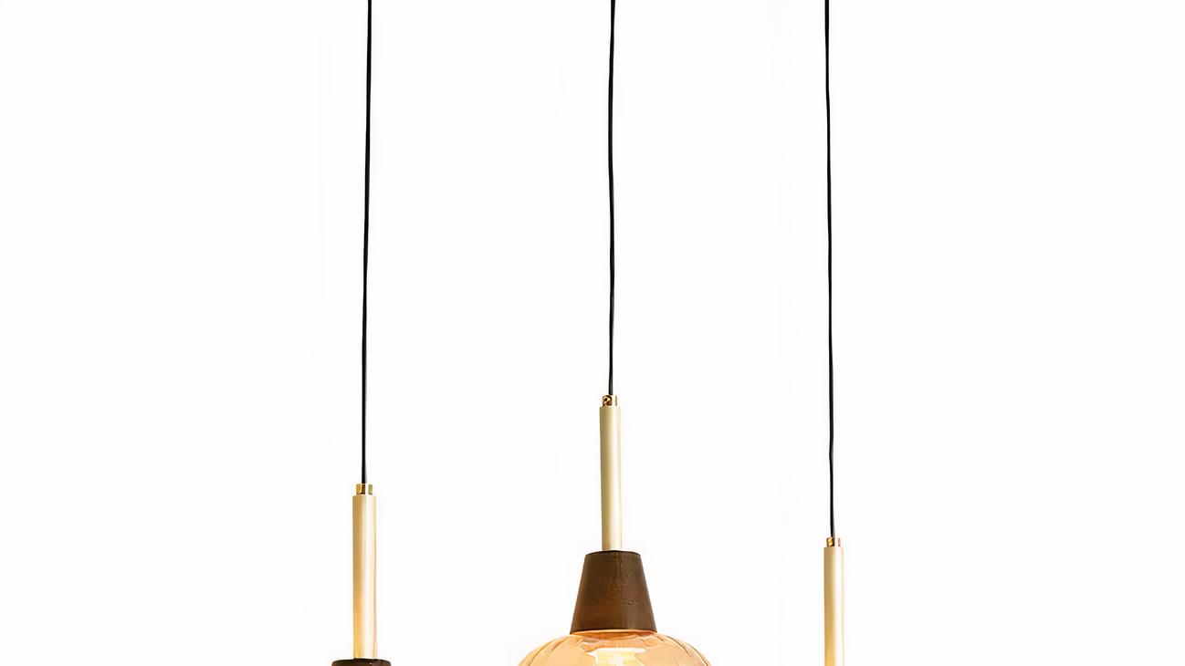 IMG_08_2024_suspension_trois_lampes_elegante_durable_2-image-1.jpg