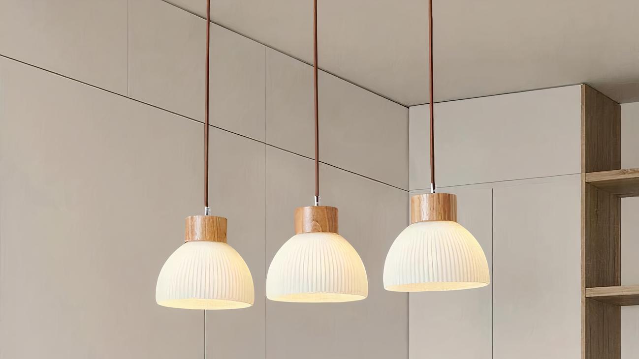IMG_08_2024_suspension_trois_lampes_elegante_pierre_verre_2-image-1.jpg