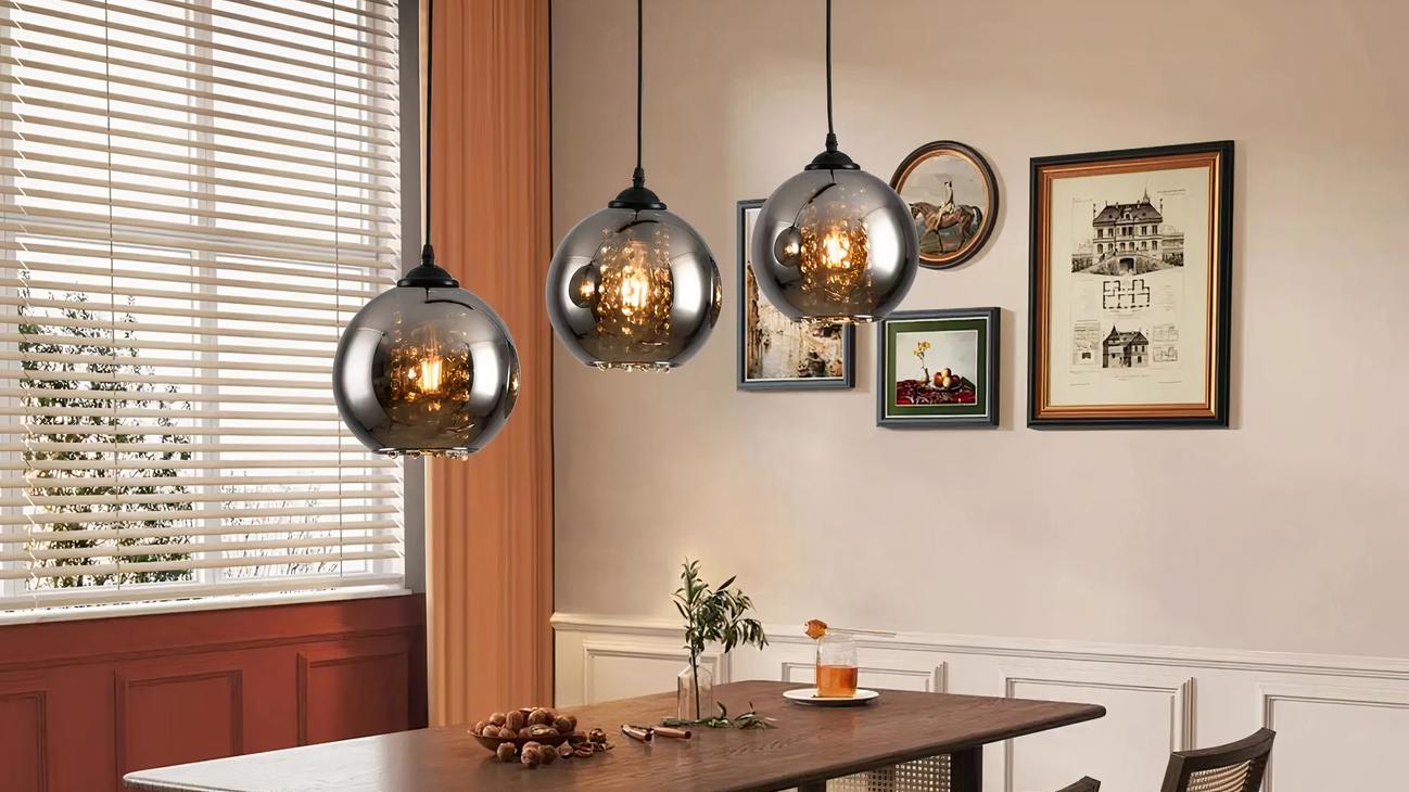 IMG_08_2024_suspension_trois_lampes_elegante_style_luxueux_3-image-1.jpg