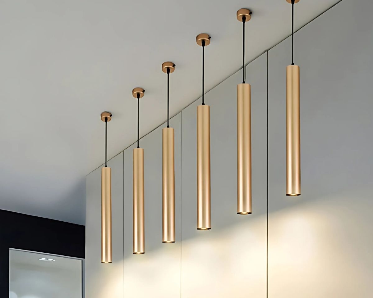 IMG_08_2024_suspension_tube_dorée_design_et_créative_b
