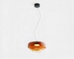 Suspension verre design et tendance sur fond gris
