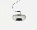 Suspension verre fumé LED chic et sophistiquée sur fond gris