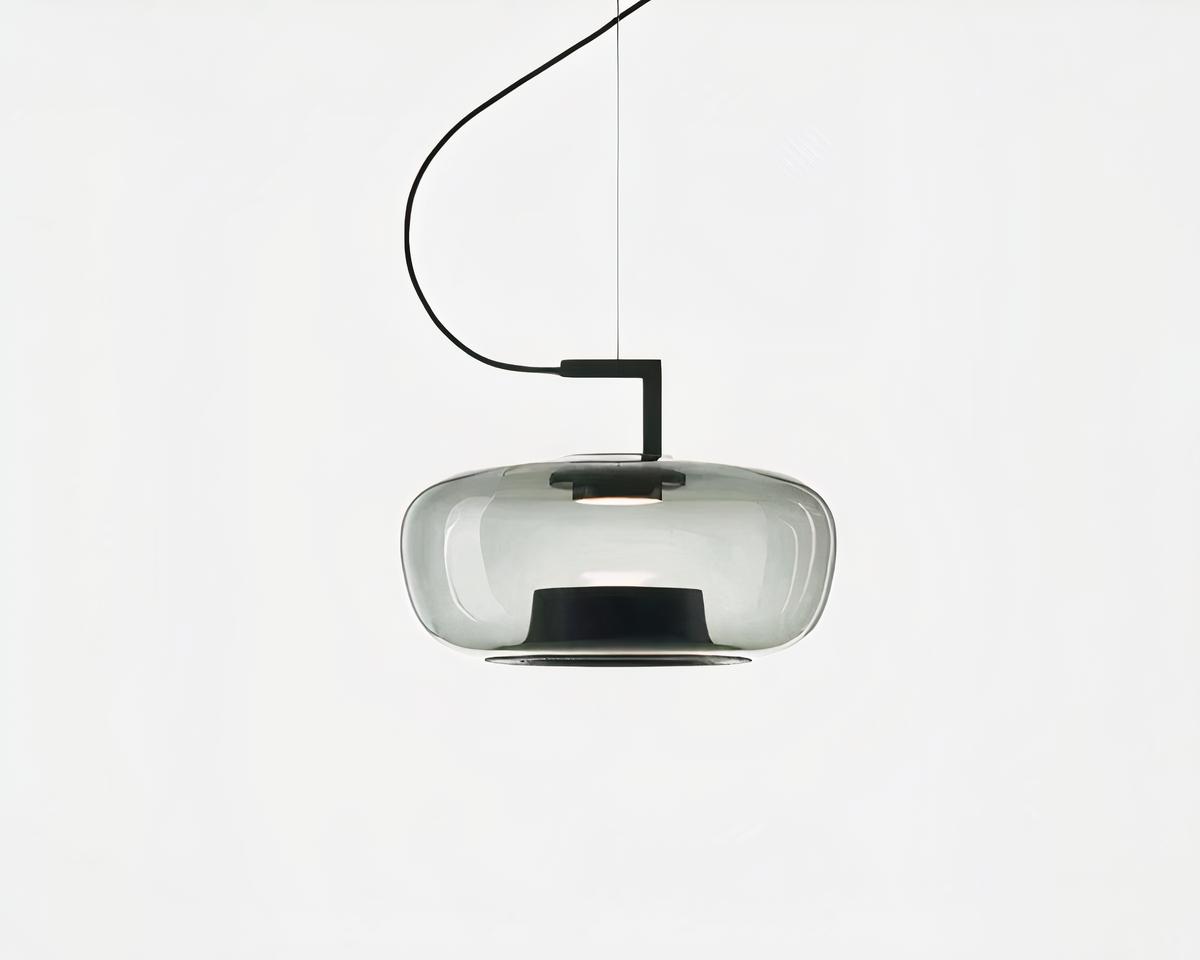 Suspension verre fumé LED chic et sophistiquée sur fond gris