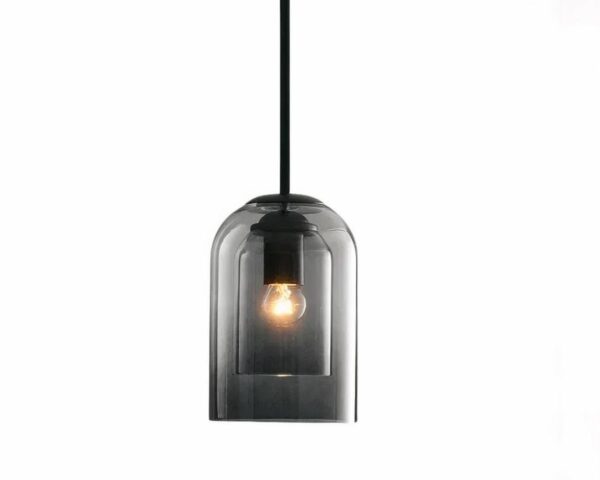 Suspension verre fumé LED en forme de cloche sur fond blanc.