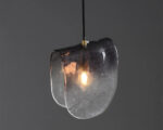 Suspension verre luxueuse et design sur fond gris