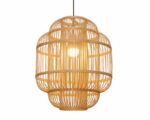 Suspension bambou au design original sur fond blanc.