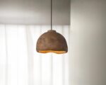 Suspension terre cuite au design japonais sur fond gris