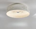 Suspension blanche circulaire et artistique sur fond gris
