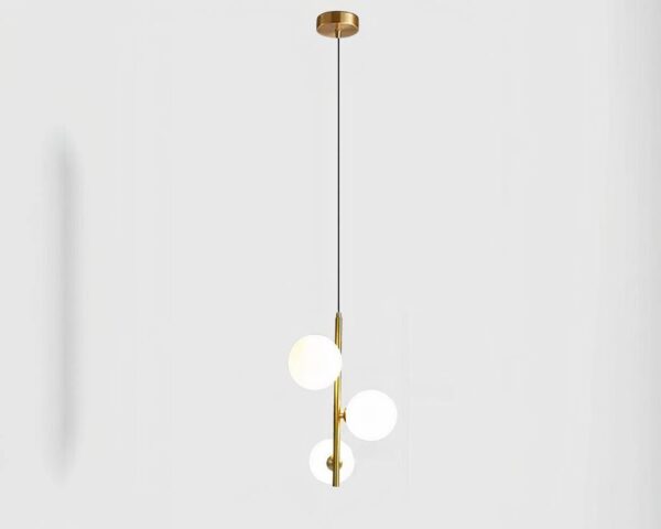 Suspension boules LED raffinée à trois têtes sur fond gris