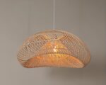 Suspension champignon vintage en rotin sur fond gris