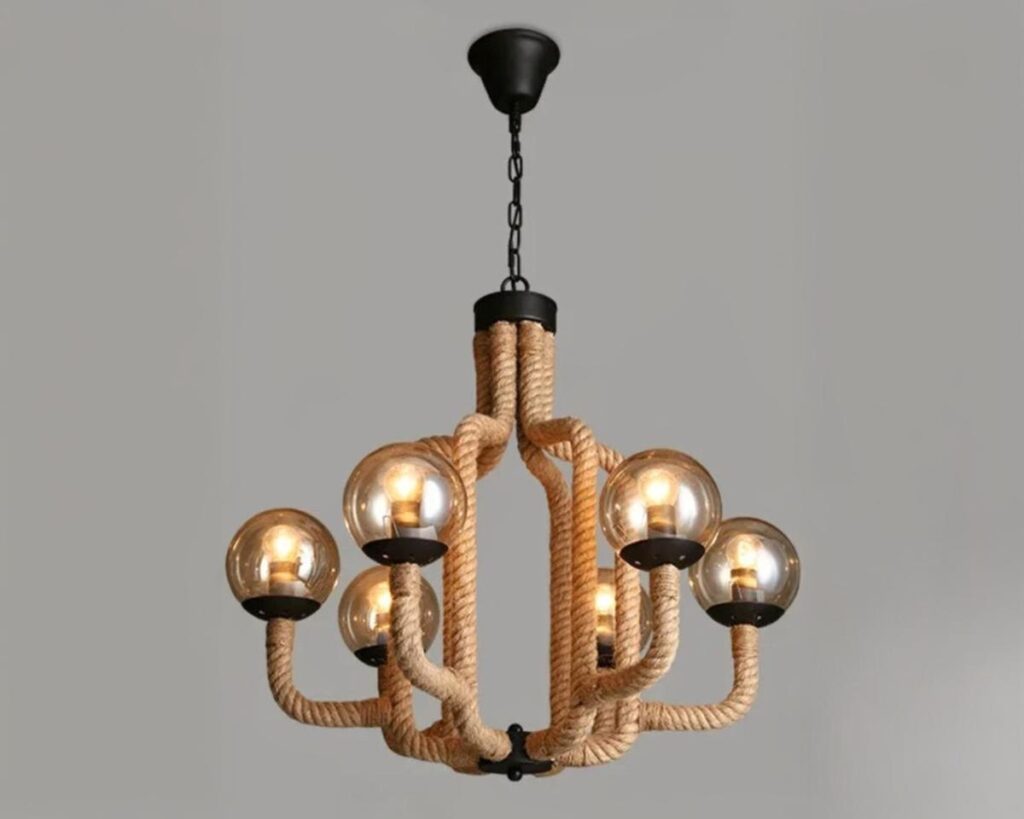 Suspension corde vintage avec globes en verre, de couleur marron, allumée et suspendue. Fond Gris