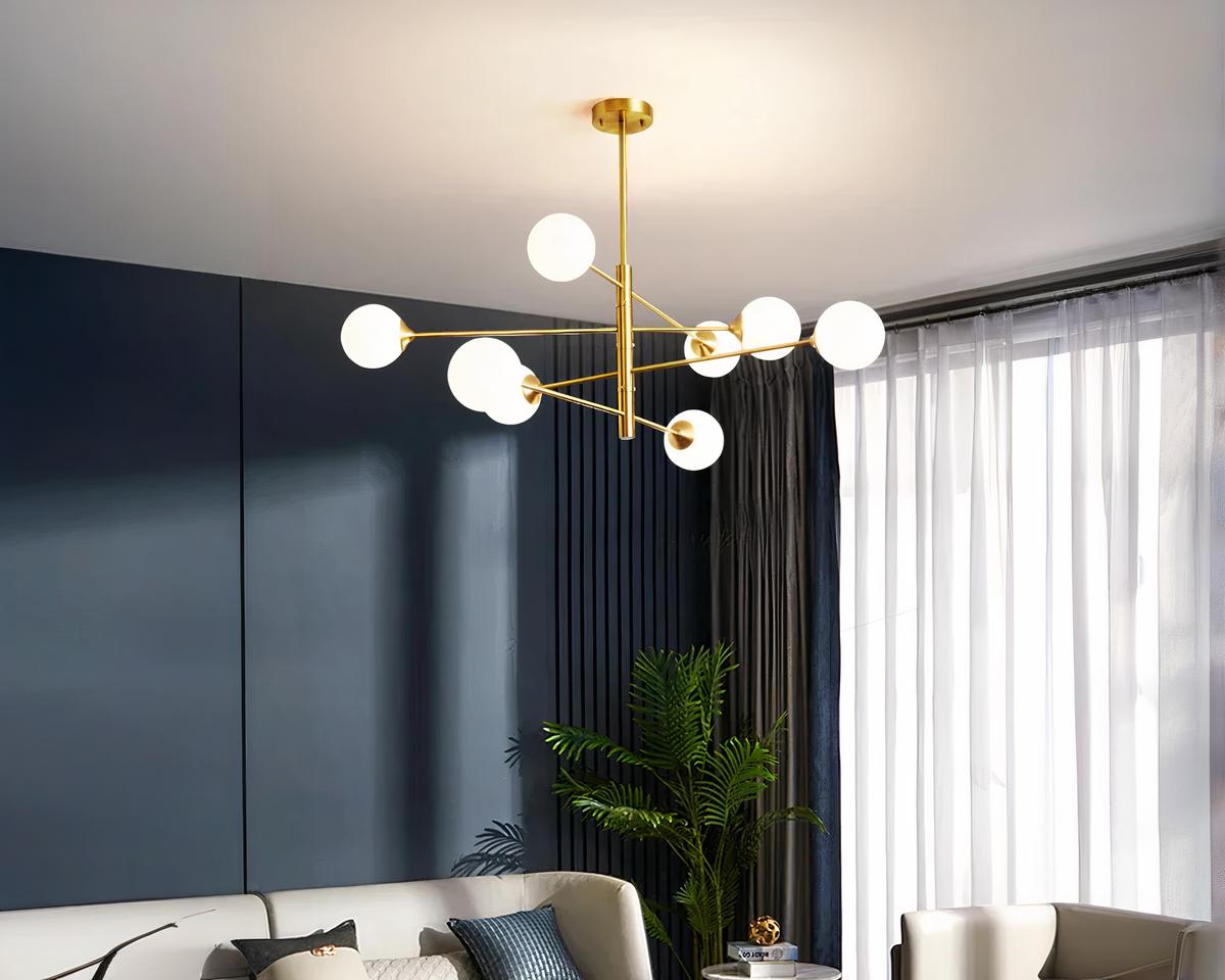 Suspension décorative et design à 8 boules dans une pièce