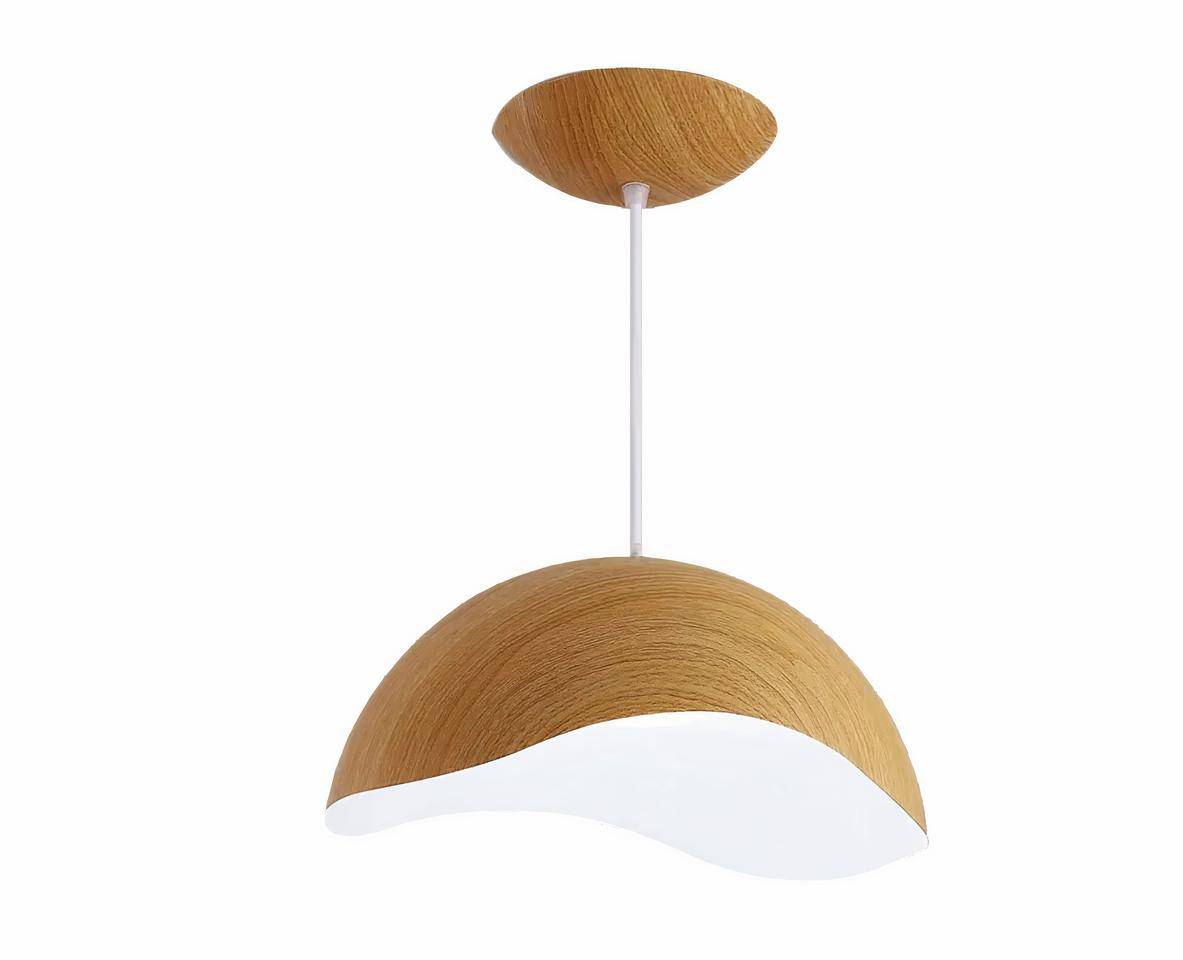 Suspension épurée et nordique avec effet bois sur fond blanc