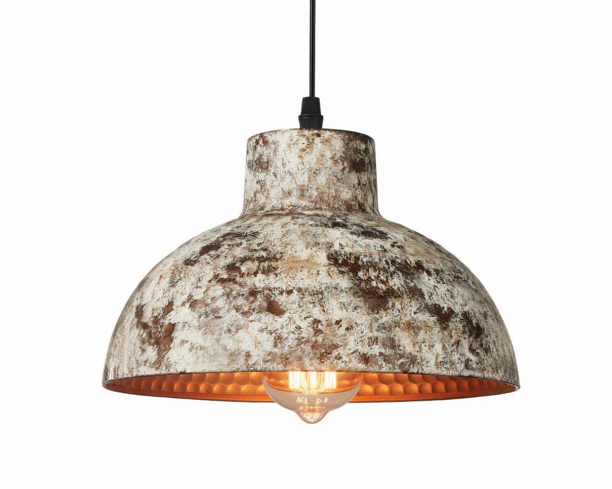 Suspension industrielle et rustique en métal sur fond blanc