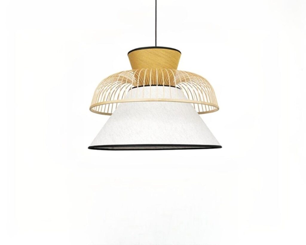 Suspension japonaise en bambou et tissu sur fond blanc
