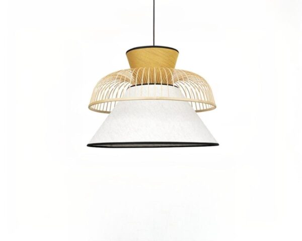 Suspension japonaise en bambou et tissu sur fond blanc