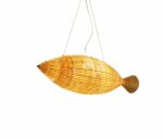 Suspension japonaise LED en forme de poisson sur fond blanc