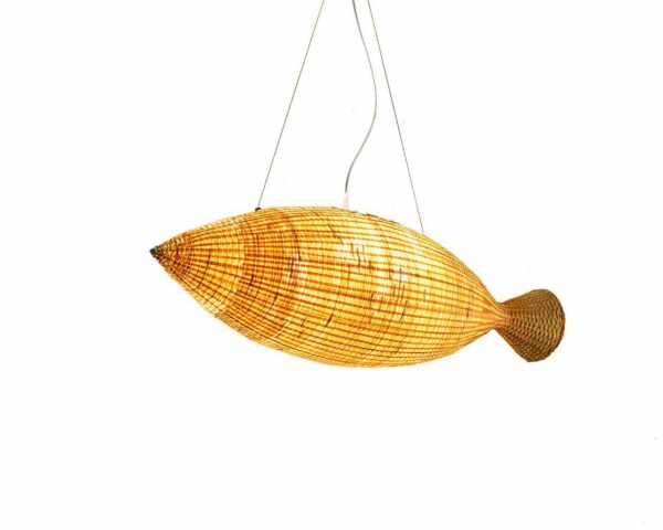 Suspension japonaise LED en forme de poisson sur fond blanc