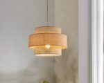 Suspension japonaise en raphia et rotin sur fond gris