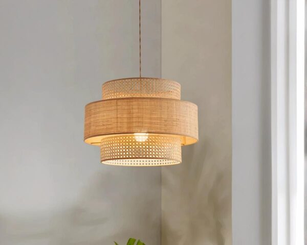 Suspension japonaise en raphia et rotin sur fond gris