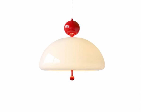 Suspension moderne et créative en verre sur fond blanc