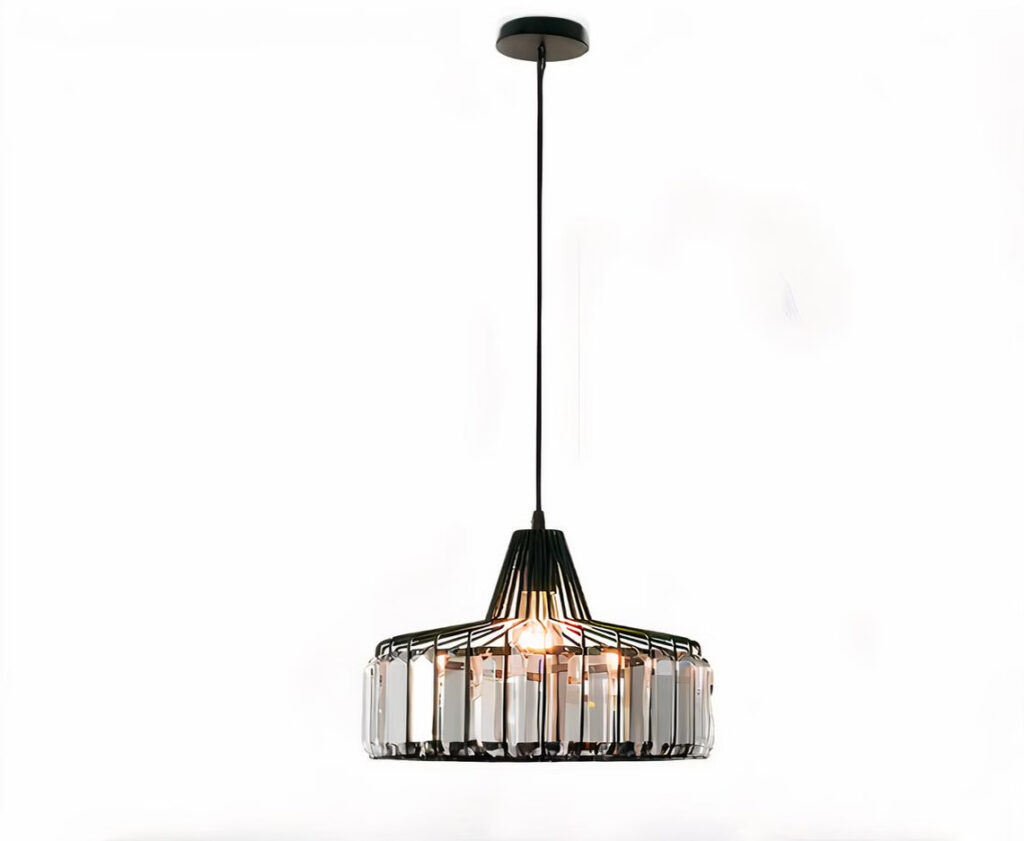 Suspension moderne et décorative sur fond blanc