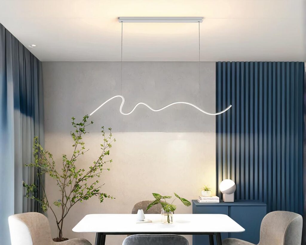 Suspension moderne au design de ligne ondulée dans une pièce
