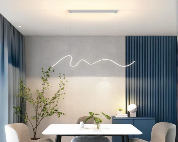 Suspension moderne au design de ligne ondulée dans une pièce
