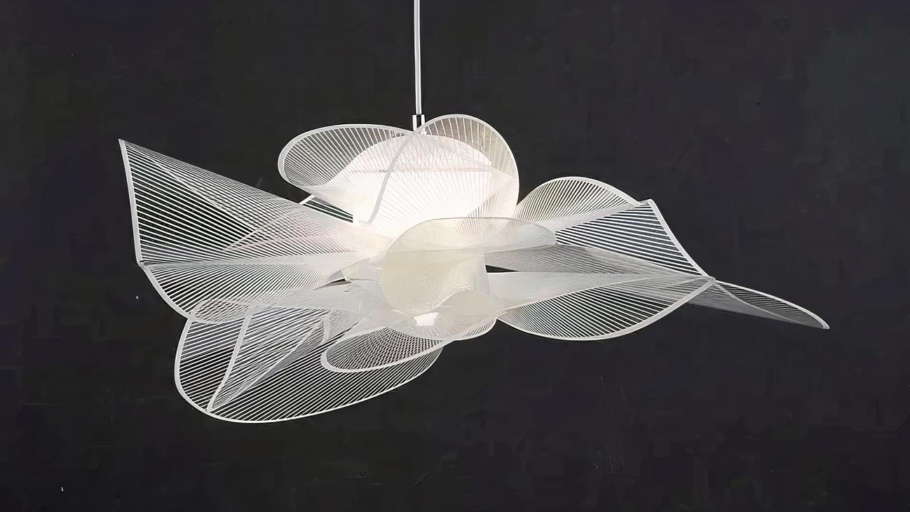 IMG_09_2024_suspension_moderne_imposante_design_floral_03-image-1.jpg