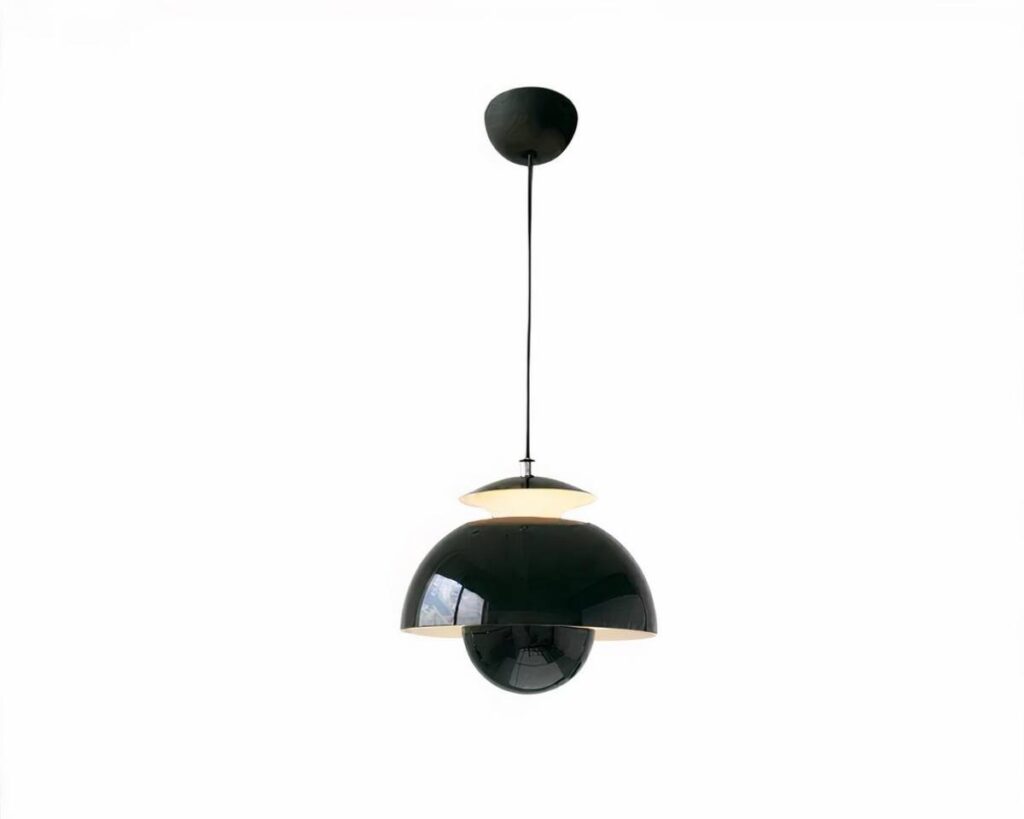 Suspension moderne noire au design épuré sur fond blanc