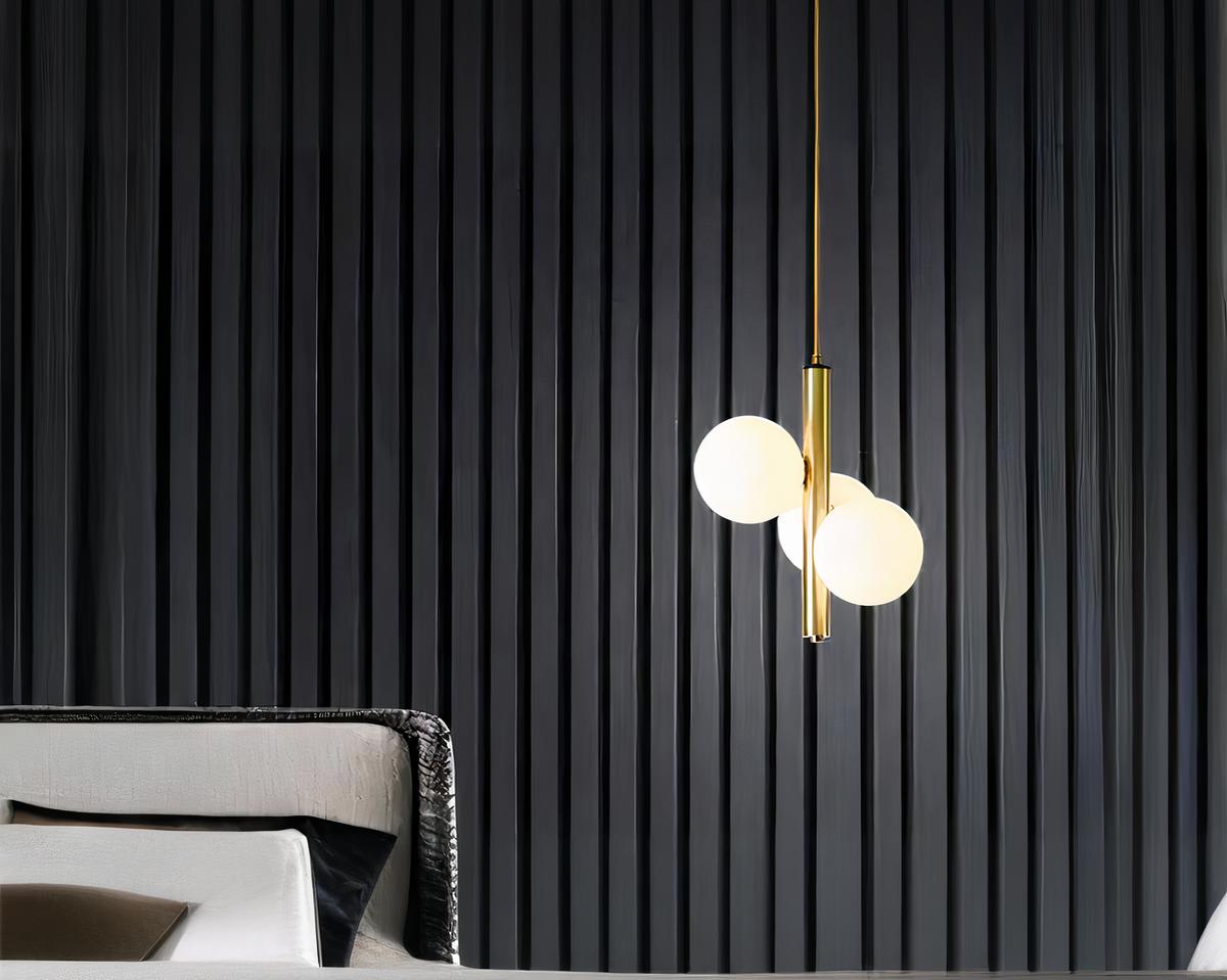 Suspension nordique dorée au design luxueux sur fond noir