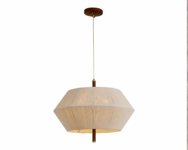 Suspension rétro forme géométrique, allumée, suspendue et avec bâtonnet en bois au milieu. Suspension de couleur beige. Fond blanc.