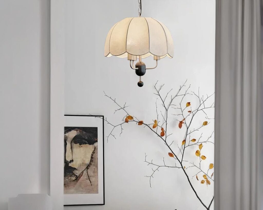 Suspension rétro en tissu avec motif floral sur fond gris