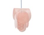 Suspension rose design artistique, suspendue. Fond blanc.