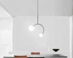 Suspension scandinave moderne avec deux têtes  sur fond gris