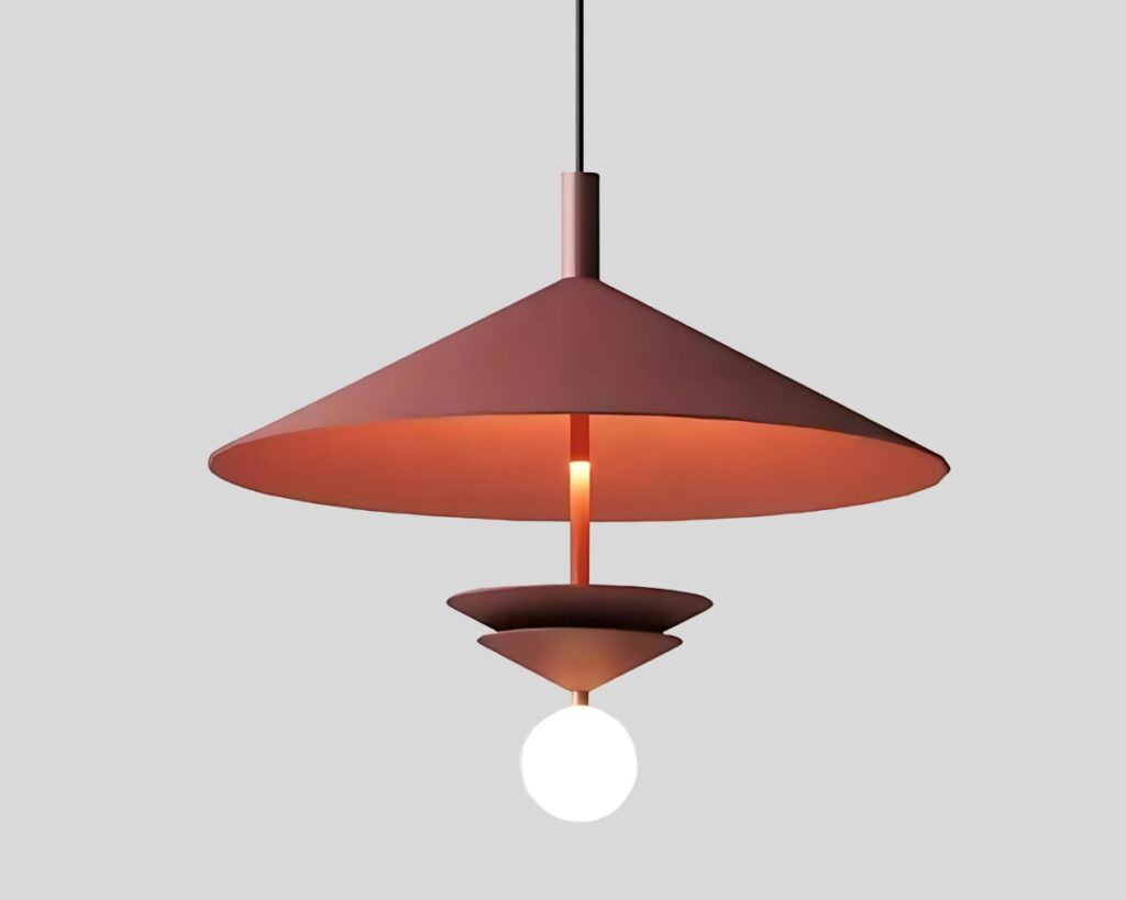 Suspension terracotta design et moderne sur fond gris.