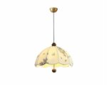 Suspension tissu vintage avec motif floral sur fond blanc
