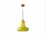 Suspension verre style vintage avec finition dorée sur fond blanc