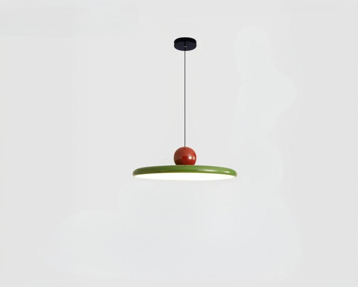 Suspension verte au design moderne sur fond gris