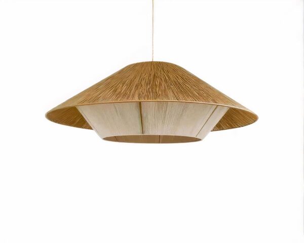 Suspension vintage LED en rotin tressé style minimaliste sur fond blanc