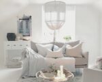 Suspension moderne en tissu blanc, suspendue dans un espace cocooning.