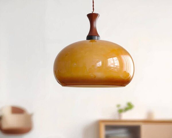 Suspension LED marron vintage, suspendue dans une pièce de vie.
